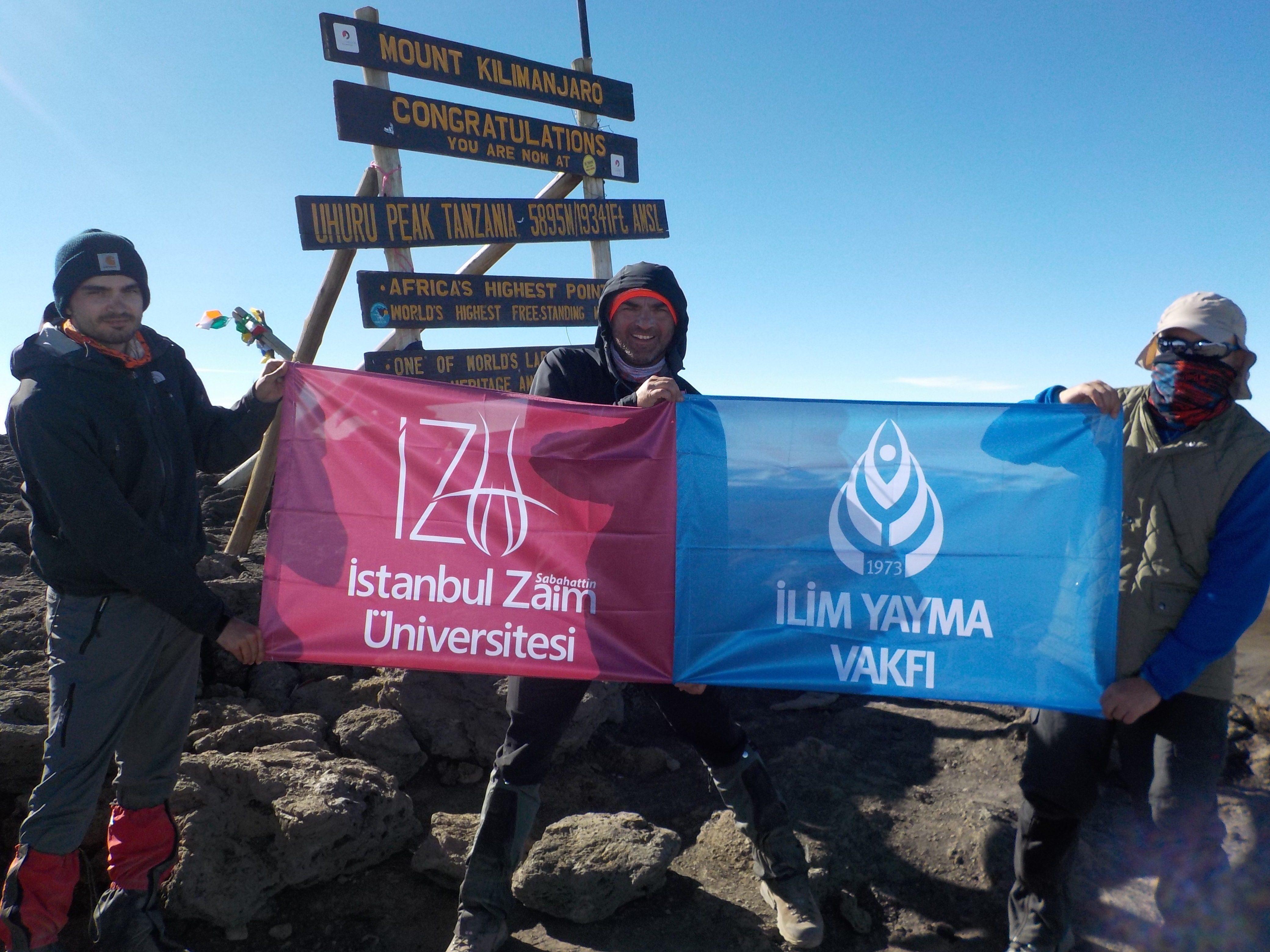 Doç. Dr. Murat Yalçıntaş Afrikanın En Yüksek Dağı Kilimanjeronun 5895 Metrelik  Zirvesine Tırmandı - Haberler - İlim Yayma Vakfı, İYV